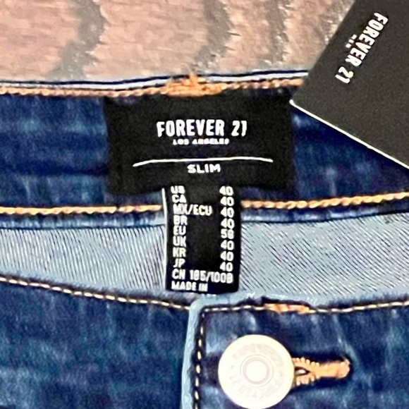 Forever 21 Women’s Slim Fit Dark Rinse Size 40 - Picture 3 of 7
